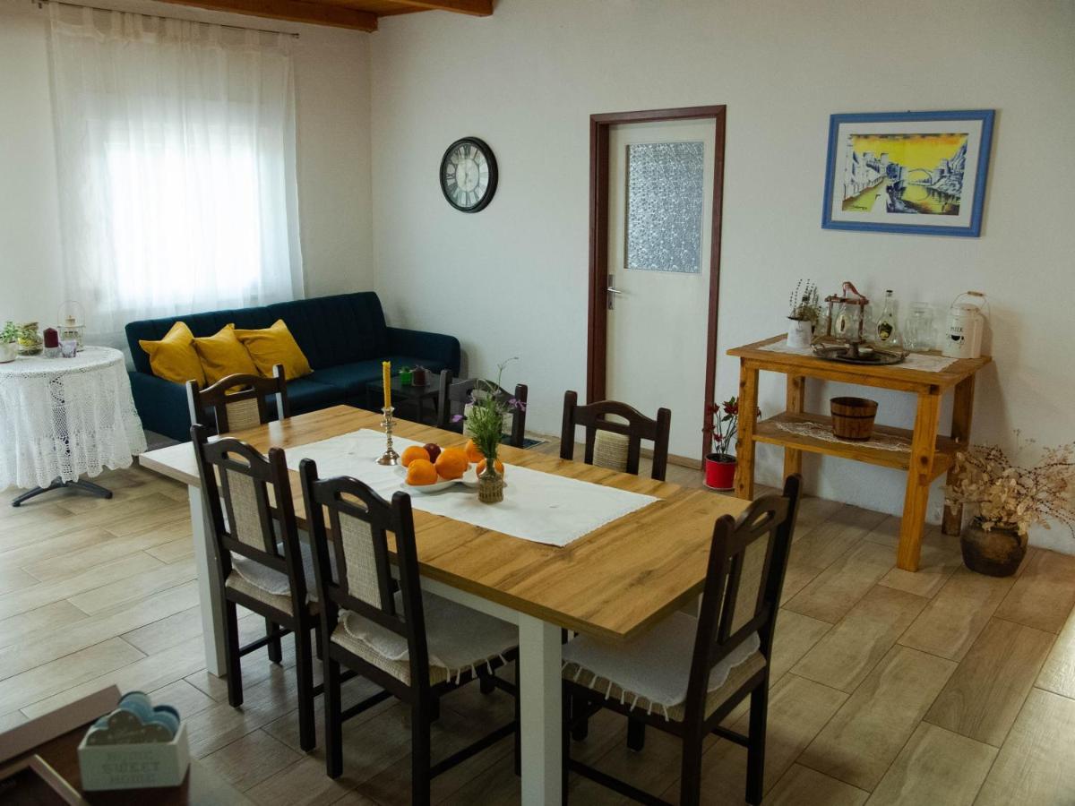 Apartment Village House Ravno 外观 照片
